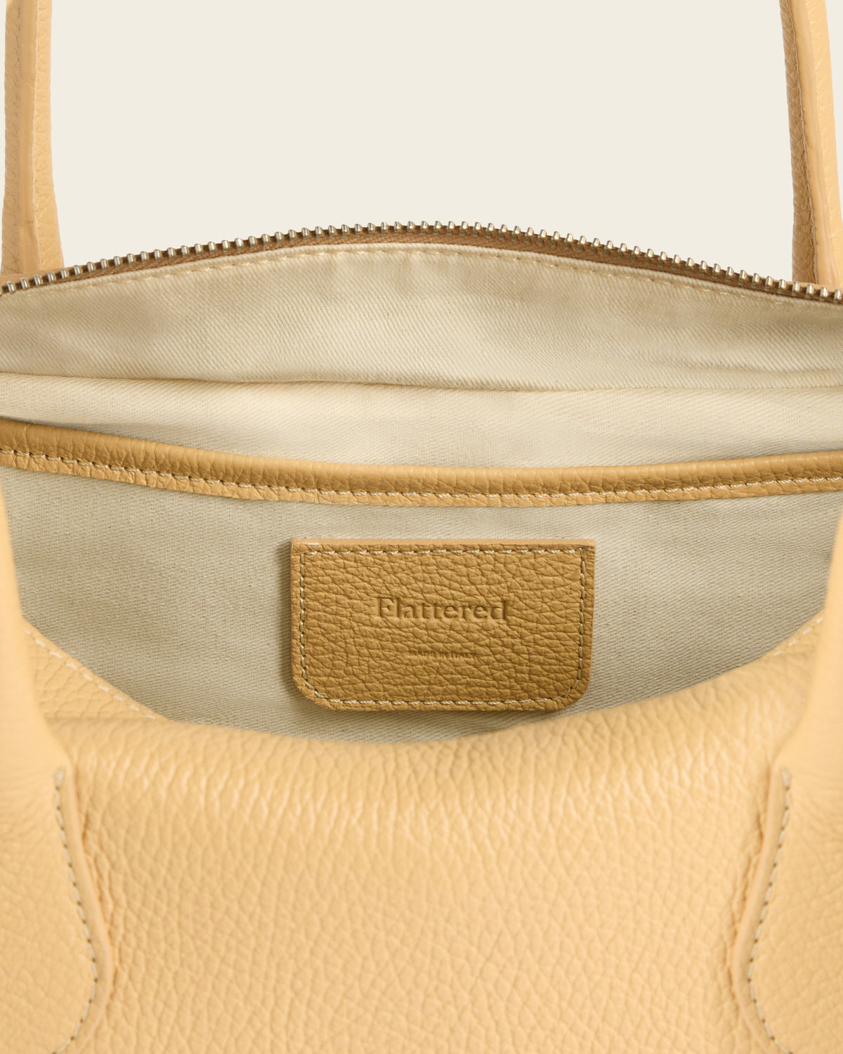 Leia Shoulder Bag Grained Leather Biscotti