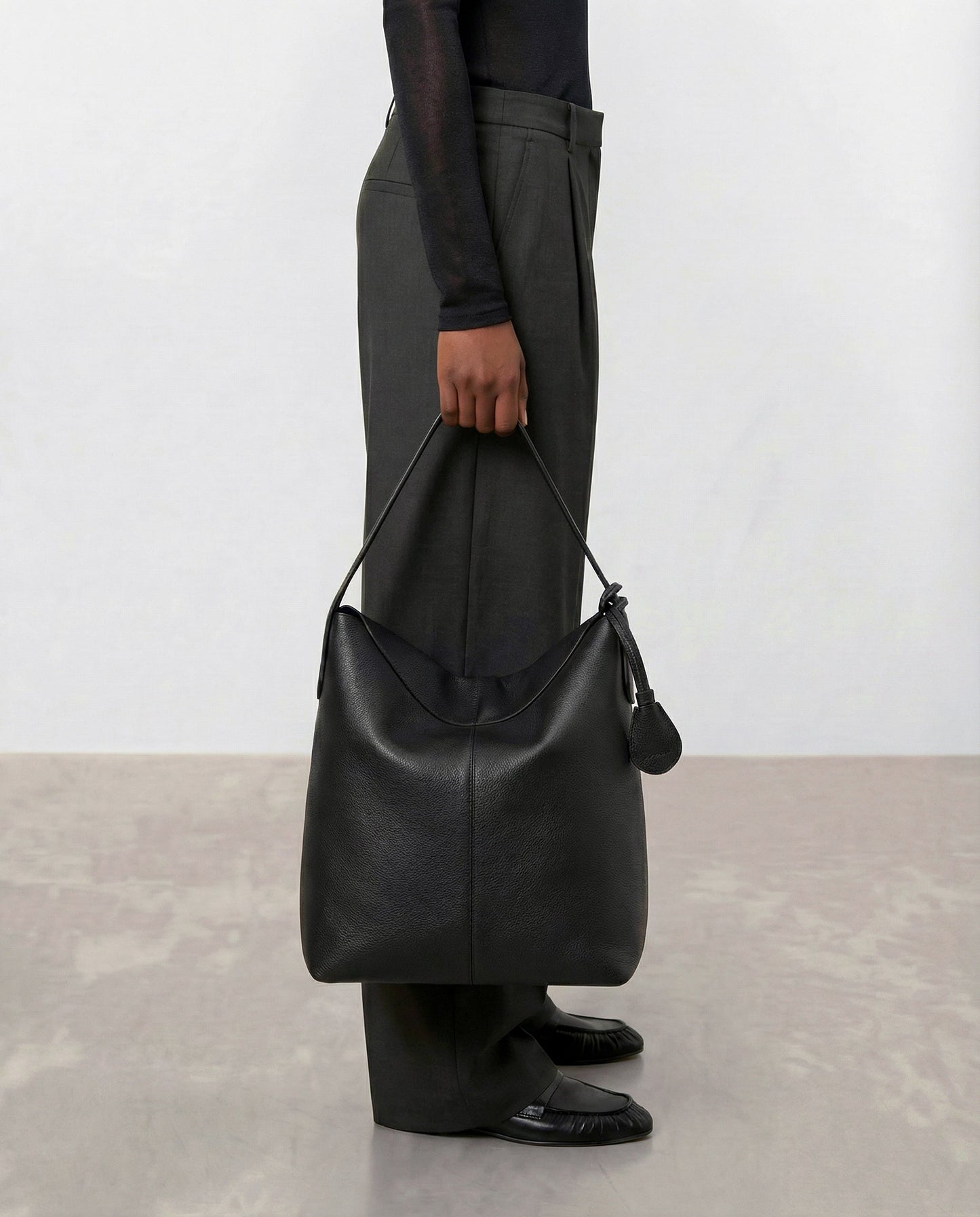 Alda Grande Shoulder Bag Grained Leather Black