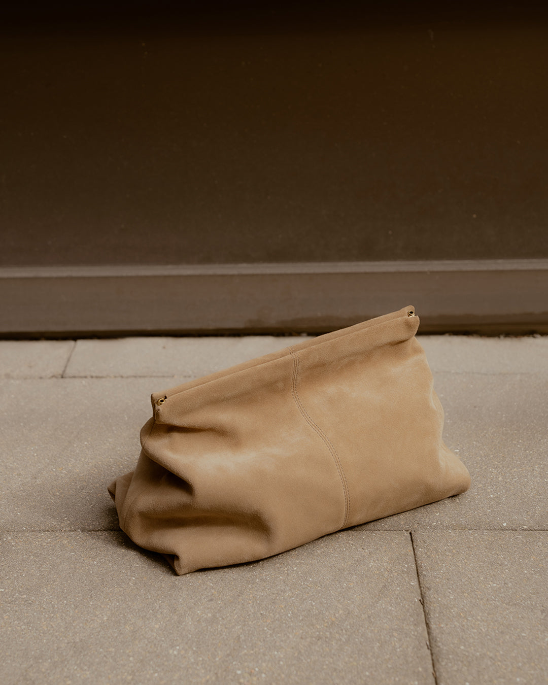 Clay Clutch Suede Sand